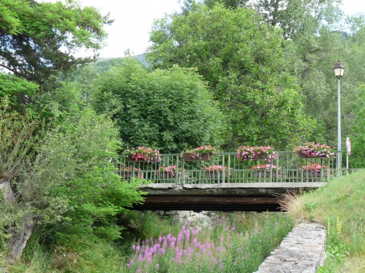 Pont-sur-le-torrent-sainte-elisabeth - Saint-Chaffrey