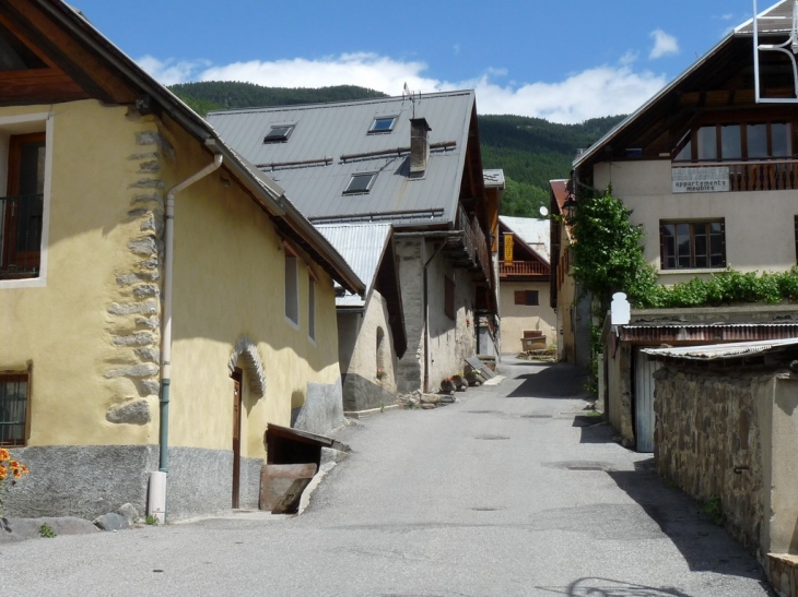 Rue des trois fontaines au Villard Laté - Saint-Chaffrey