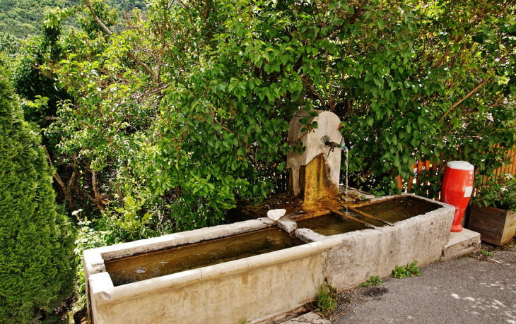 Fontaine et Lavoir - Saint-Julien-en-Beauchêne