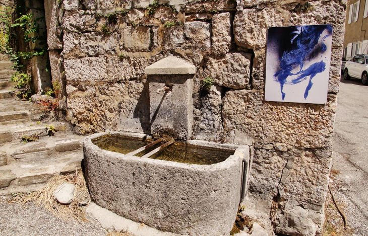 Fontaine - Saint-Julien-en-Beauchêne