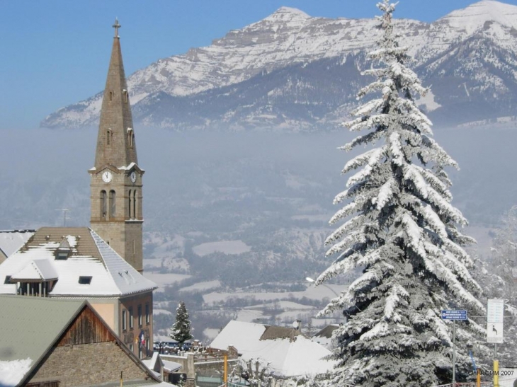 Village sous la neige - Saint-Léger-les-Mélèzes