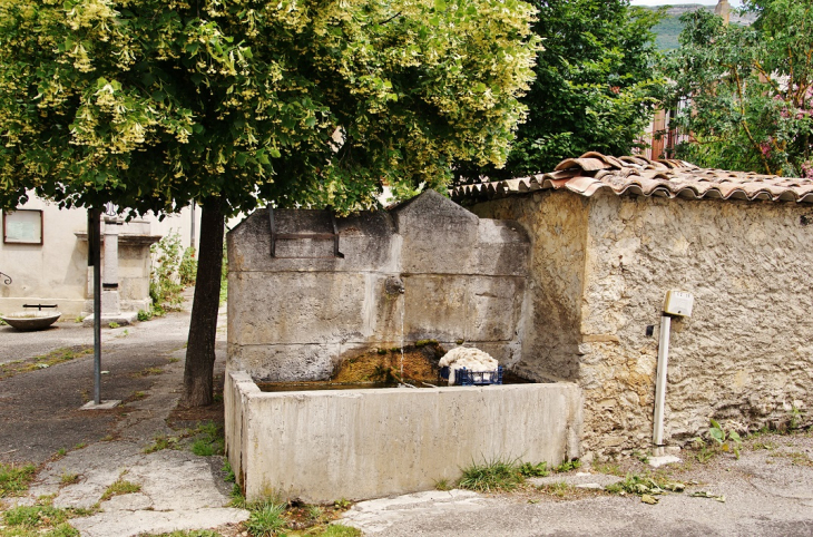 Fontaine - Saint-Pierre-d'Argençon