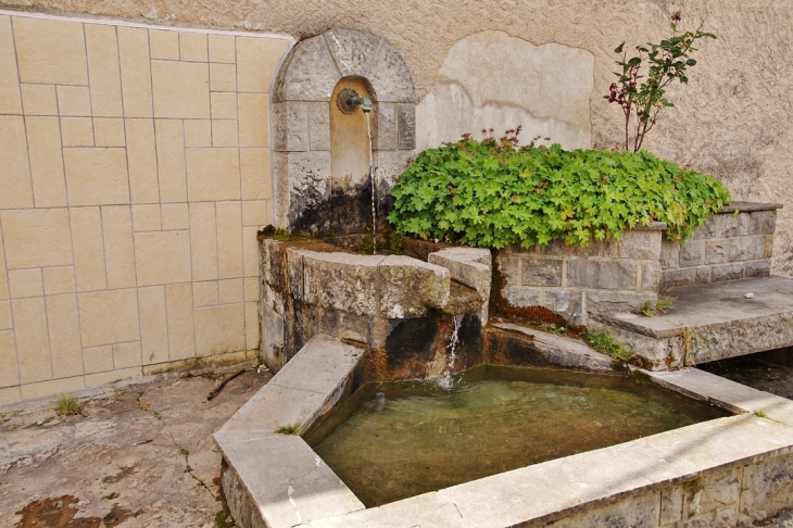 Fontaine - Saint-Pierre-d'Argençon