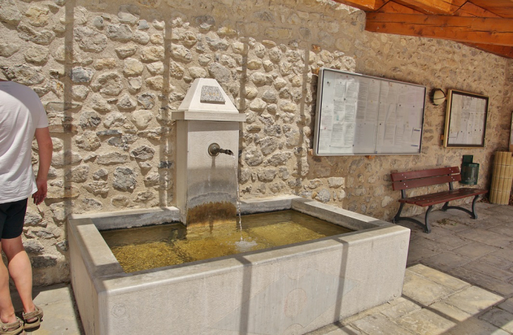 Fontaine - Saint-Pierre-d'Argençon