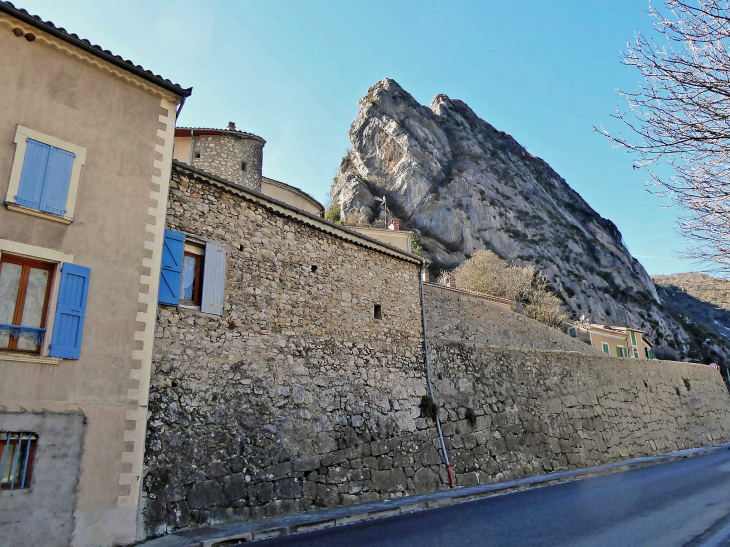 Sous le rocher de la Pignoltte - Serres