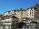 la vieille ville : les maisons, la placette de la fontaine, le clocher