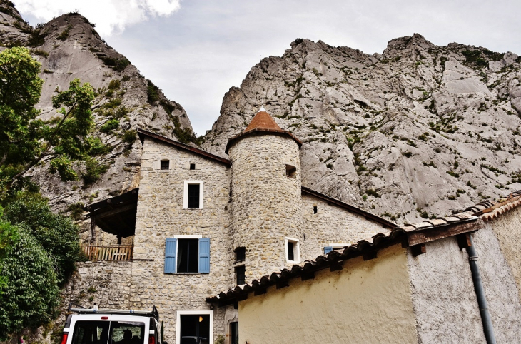 La Commune ( Le Petit Château ) - Sigottier