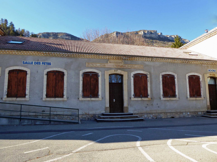 L'école salle des fêtes - Trescléoux