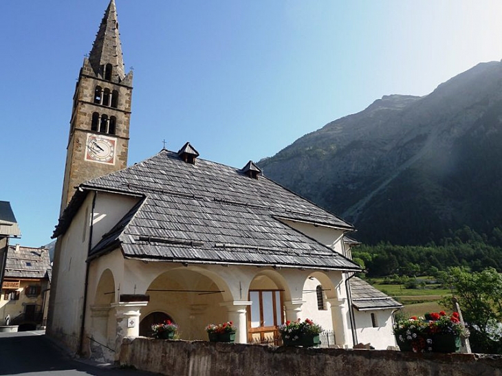 Derrière l'église - Val-des-Prés