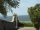 La descente vers l'entrée du château d'Aiguines