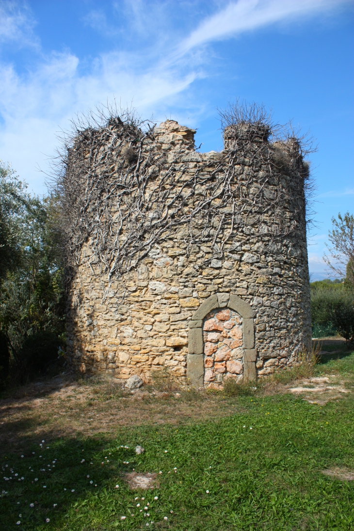 Ancien moulin de Bagnols en forêt - Bagnols-en-Forêt