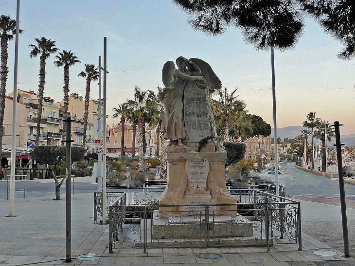 Le monument aux morts - Bandol