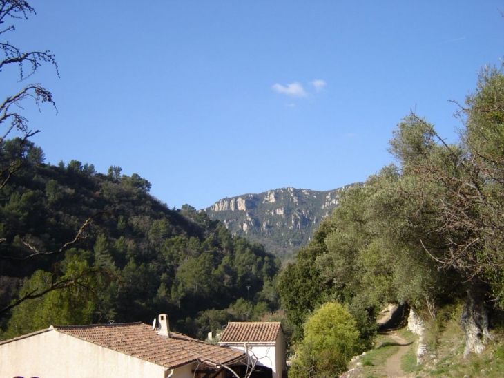 La barre au dessus du village - Belgentier