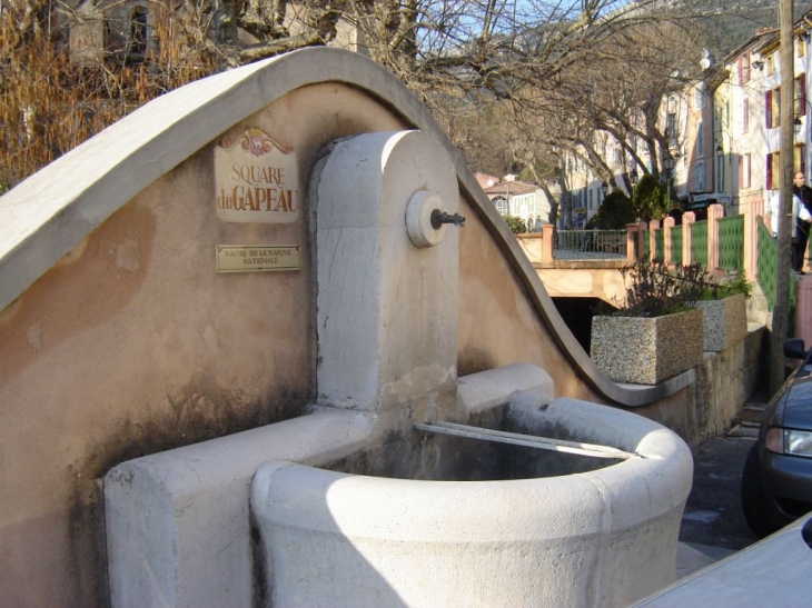 La fontaine du village - Belgentier