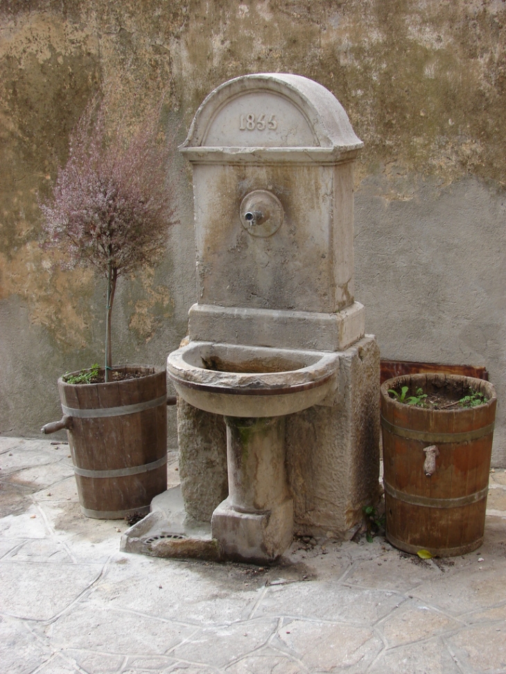 Fontaine dans Bormes - Bormes-les-Mimosas