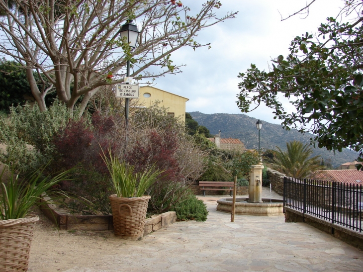 Place de l'Isclou d'amour - Bormes-les-Mimosas