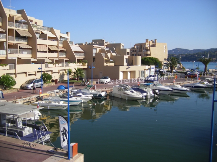 Le port de LA FAVIERE - Bormes-les-Mimosas