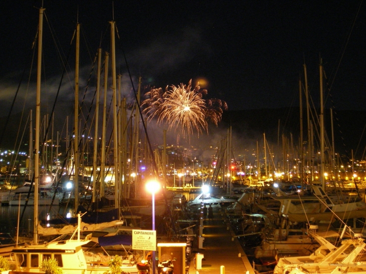 PORT FAVIERE - FEU D ARTIFICE DU LAVANDOU - Bormes-les-Mimosas