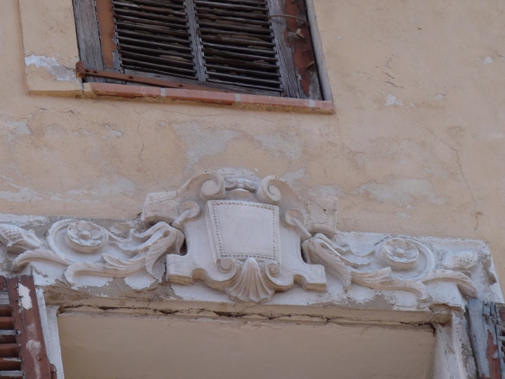 Sur une façade rue de la république - Brignoles