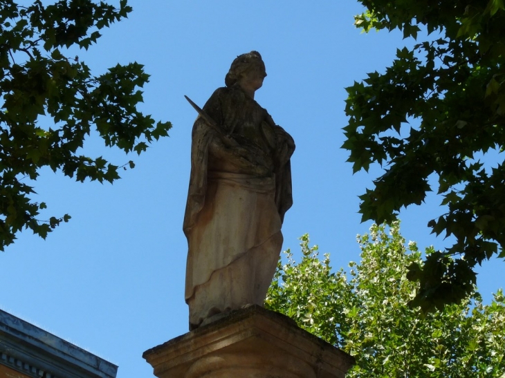 Place du palais de justice - Brignoles