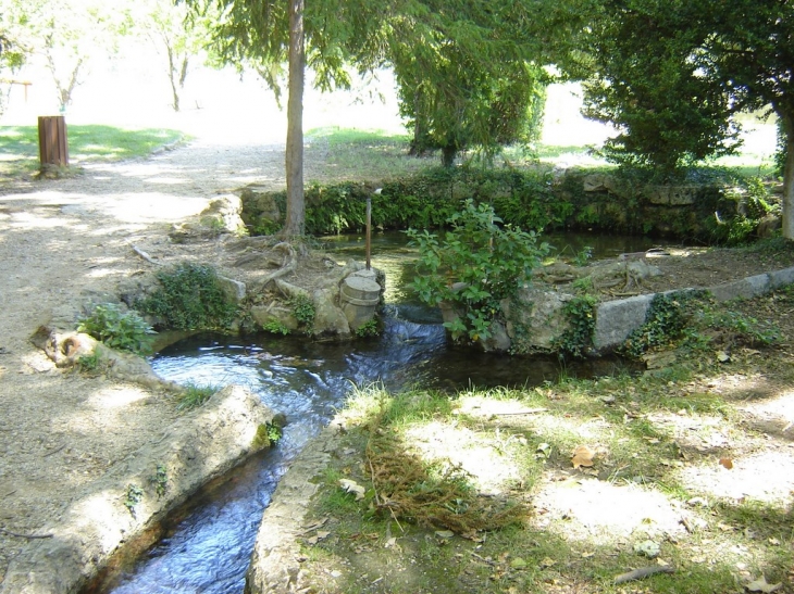 Dans le village - Brue-Auriac