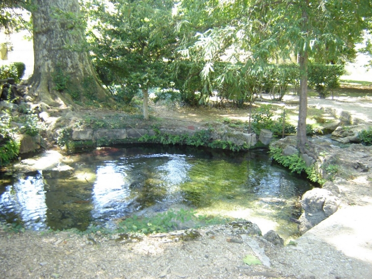 Dans le village - Brue-Auriac