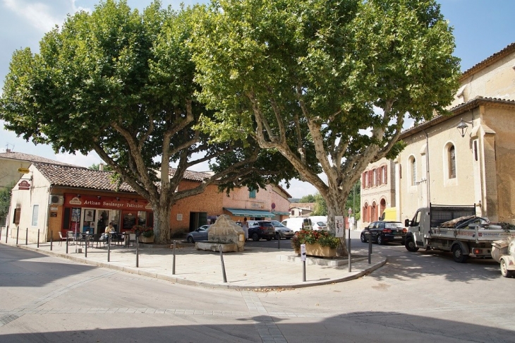 Le Village - Brue-Auriac