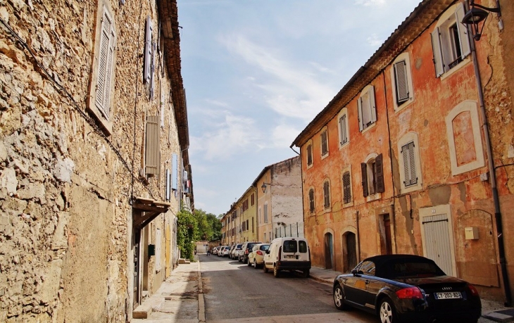 Le Village - Brue-Auriac