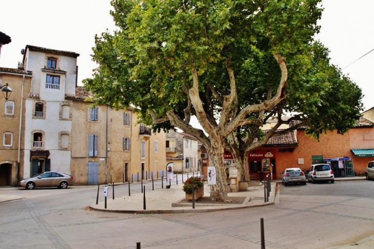 Le Village - Brue-Auriac