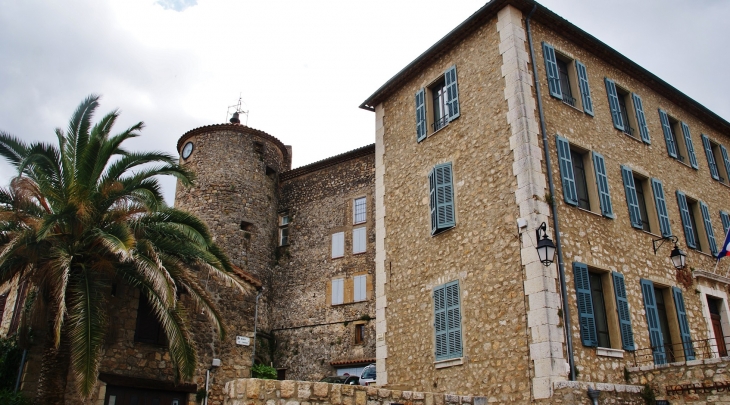 La Tour de L'Horloge et L'Hotel-de-Ville - Callian