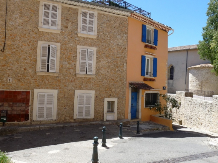 Rue de l'église - Camps-la-Source