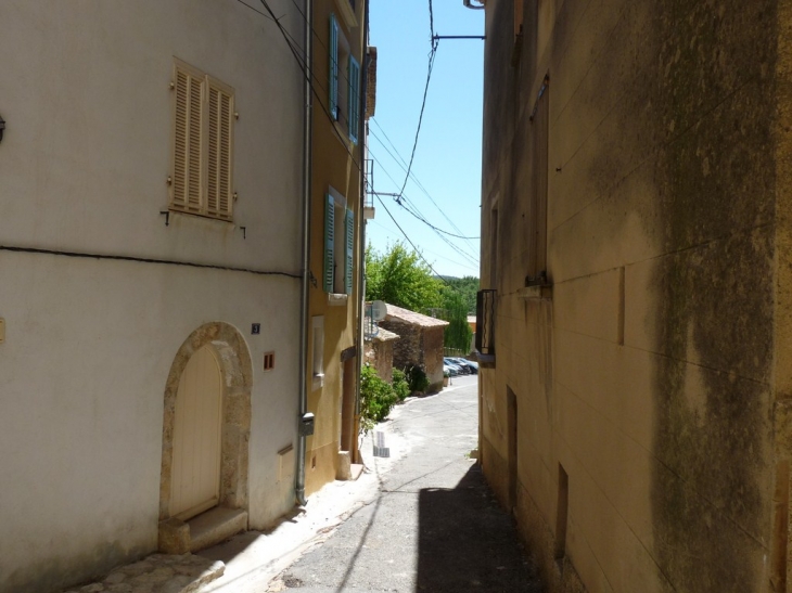 Rue de l'église - Camps-la-Source