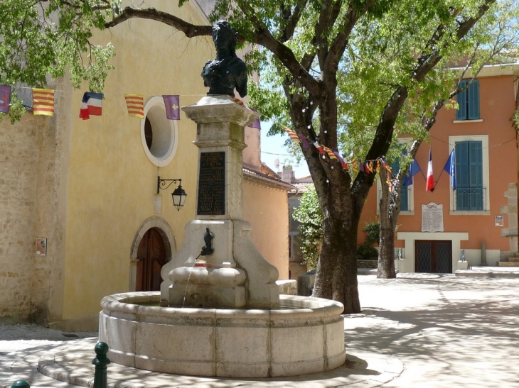 Place de la Mairie - Camps-la-Source