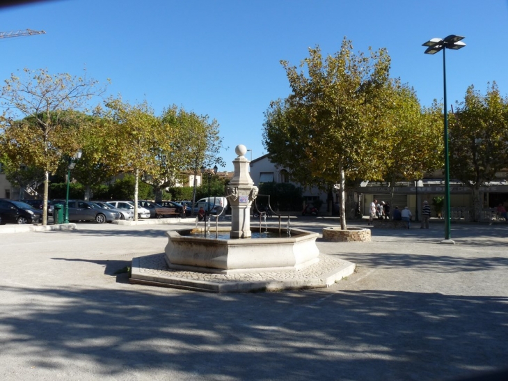 Place Victor Hugo - Cogolin