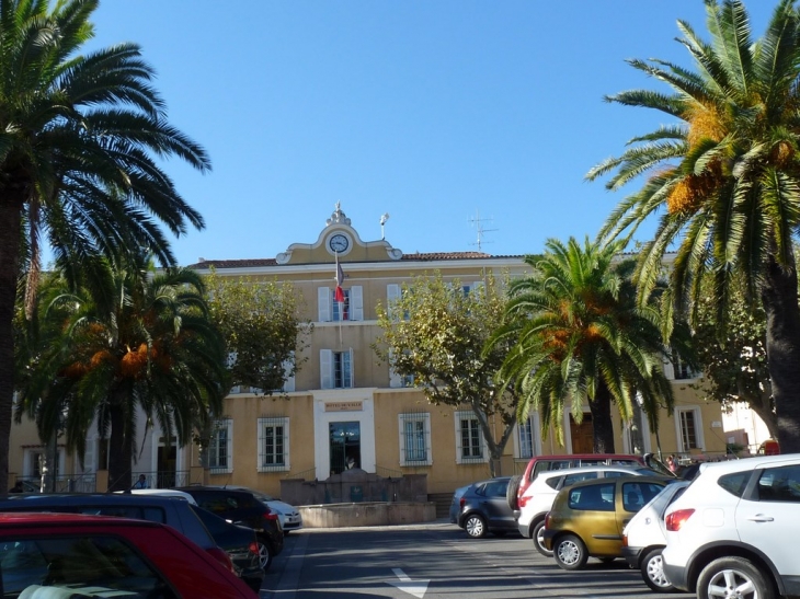 L'hotel de ville - Cogolin