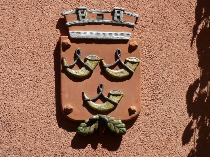 Le blason sur une façade - Correns