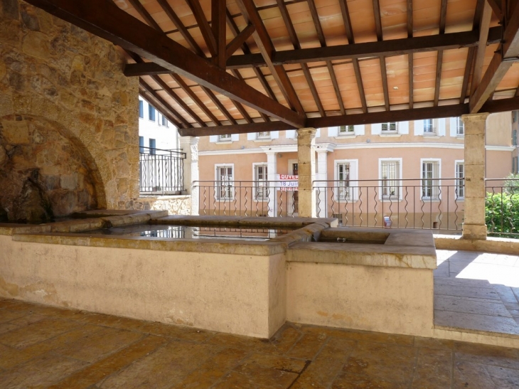 Lavoir sur le cours Gambetta - Cotignac