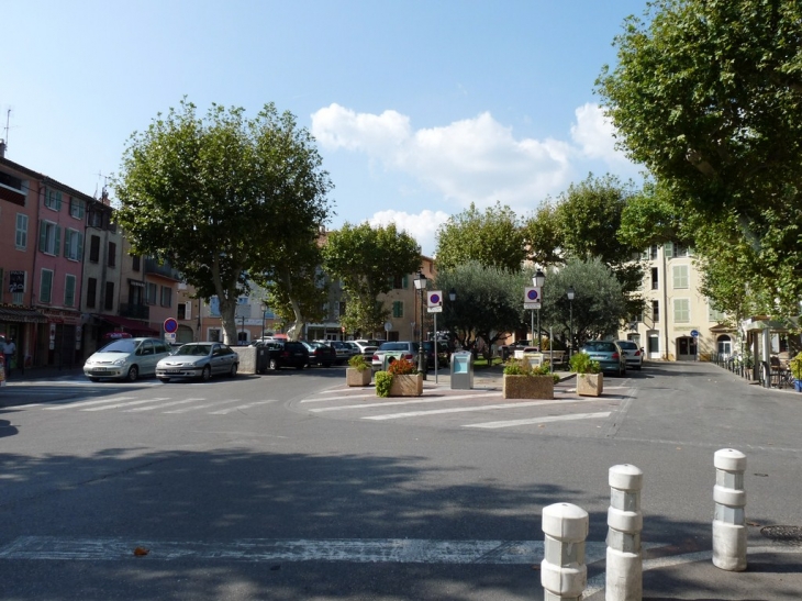 Place général De Gaulle - Cuers