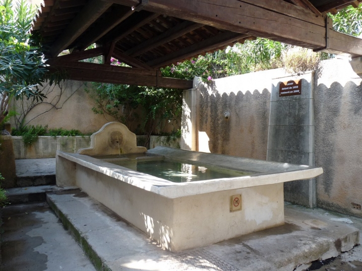 Lavoir rue des 4 coins - Cuers