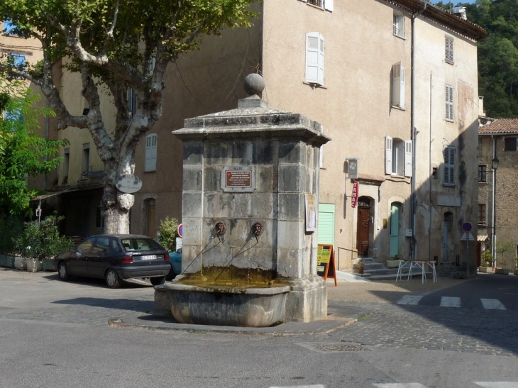 La fontaine de la place , 1780 - Entrecasteaux