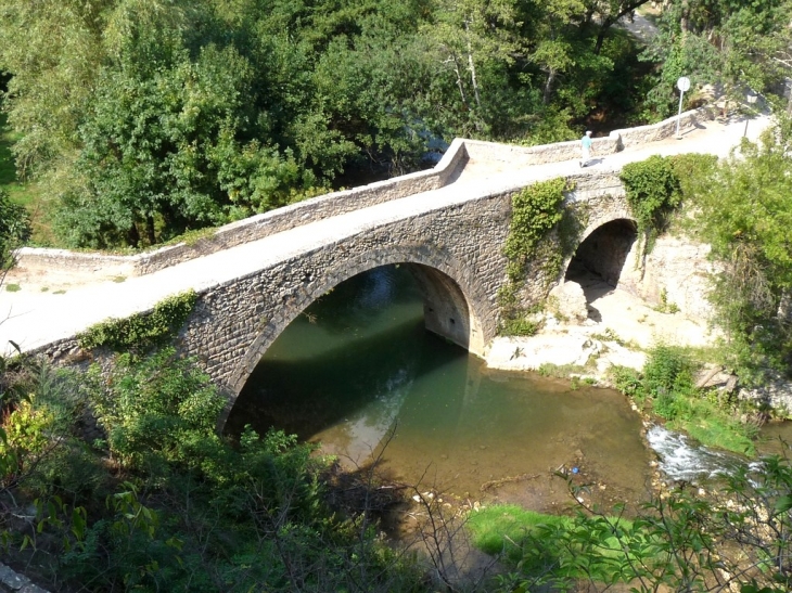 Le pont Saint Pierre - Entrecasteaux