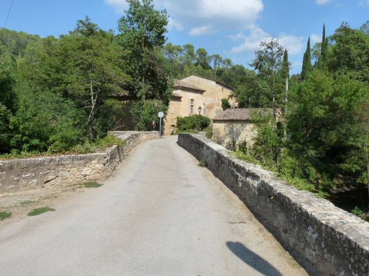 Le pont Saint Pierre - Entrecasteaux