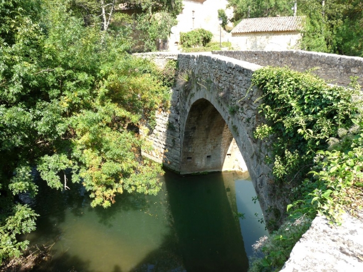 Le pont Saint Pierre - Entrecasteaux