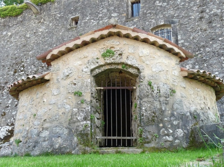 La glacière du chateau --18ièm siècle - Entrecasteaux