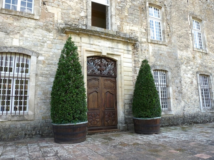 La porte d'entrée du chateau - Entrecasteaux