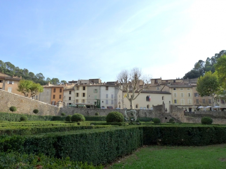 Dans le jardin public - Entrecasteaux