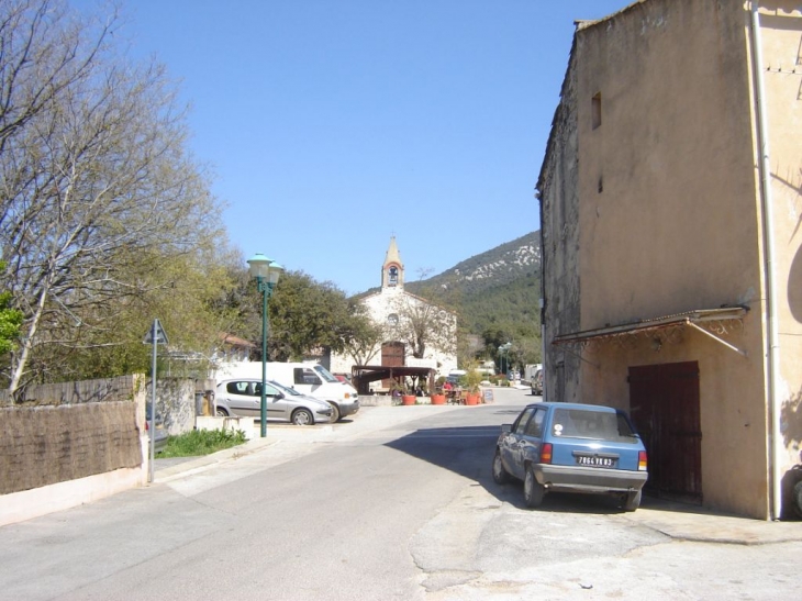 Le Broussan :Avenue D'estienne D'Orves - Évenos