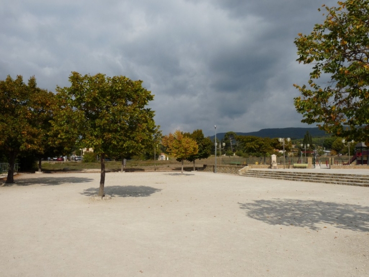 Place des boules - Évenos