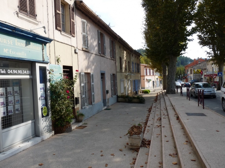 Dans le village de St Anne - Évenos