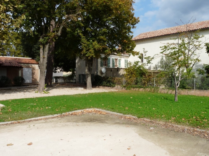 Dans le village de St Anne - Évenos